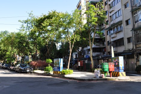 park across the way/the crib, taipei/dec 2012