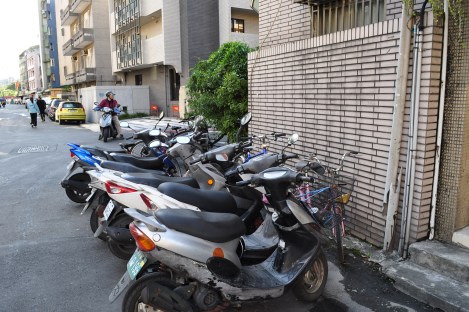 motorcycles outside/the crib, taipei/dec 2012