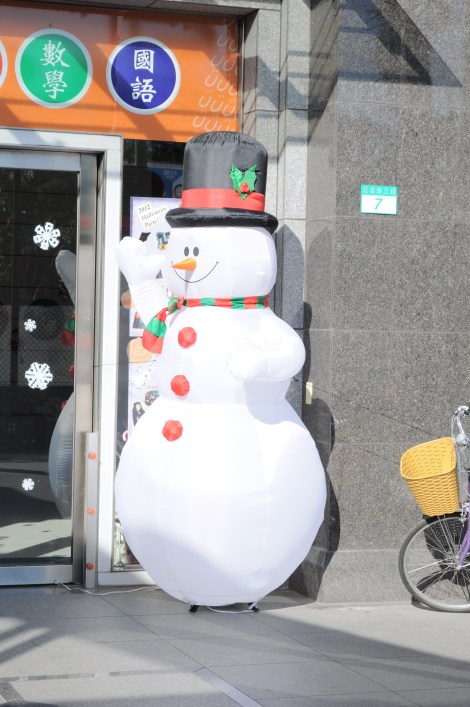 frosty!/the neighb, taipei/dec 2012
