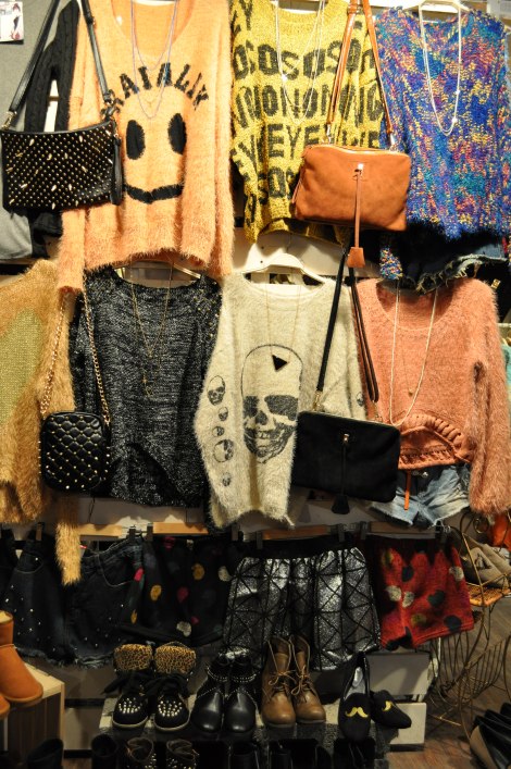 skulls everywhere/shida night market, taipei/dec 2012