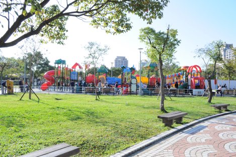 baller play complex/da'an park, taipei/dec 2012