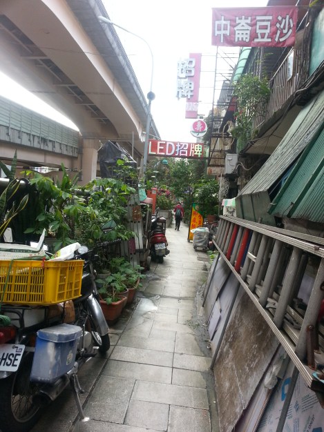 outside jer's place/taipei/dec 12, 2012