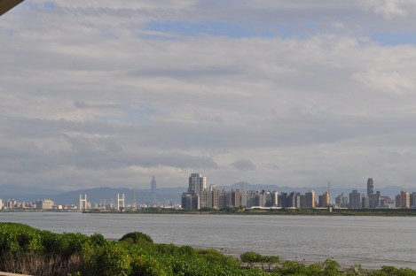 you really can see the 101 from everywhere.../taipei circle trail/jan 2013