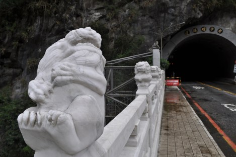 laughing lion on bridge near trail entrance/hualien, taiwan/jan 2013