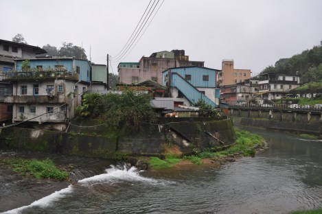 this river reminded us of parisian canals!/pingxi, taiwan/jan 2013