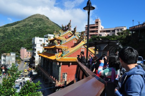 temple tourists/jiufen, taiwan/dec 28, 2012