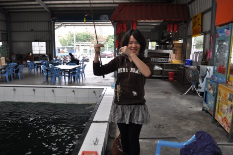 catherine's first shrimp!/danshui district, taipei/feb 13, 2013