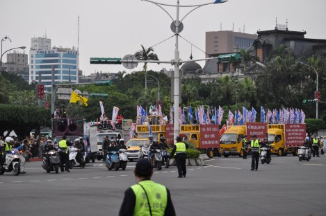 beginning of 228 parade/cks memorial, taipei/feb 28, 2013