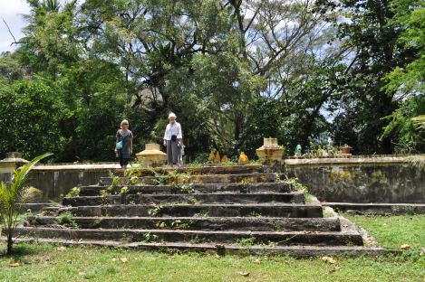 the ladies at a sultan's burial ground near the arab quarter/singapore/march 2013