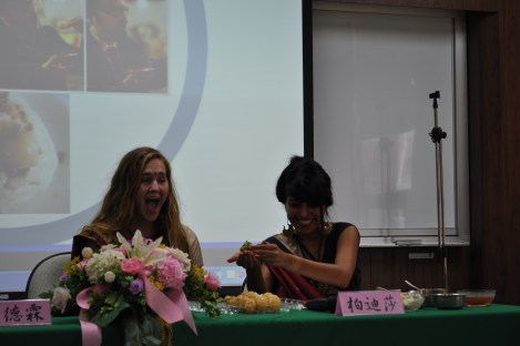 me prepping to eat the panipuri/iclp, taipei/may 24, 2013